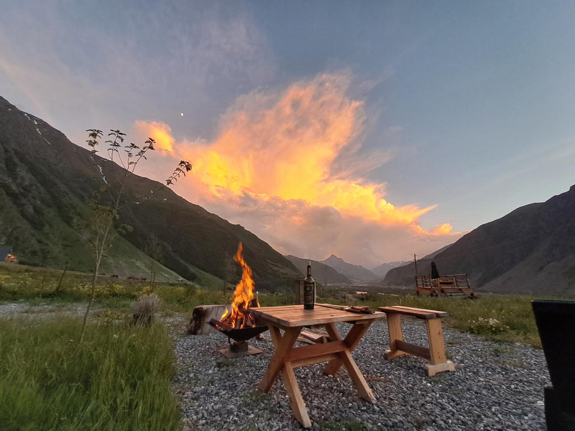 Kazbegi Spa Resort Cottages Exterior photo